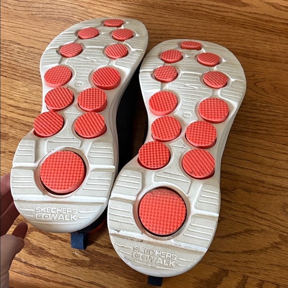 Skechers go walk men’s size 11 slip on sneakers - Picture 3 of 9